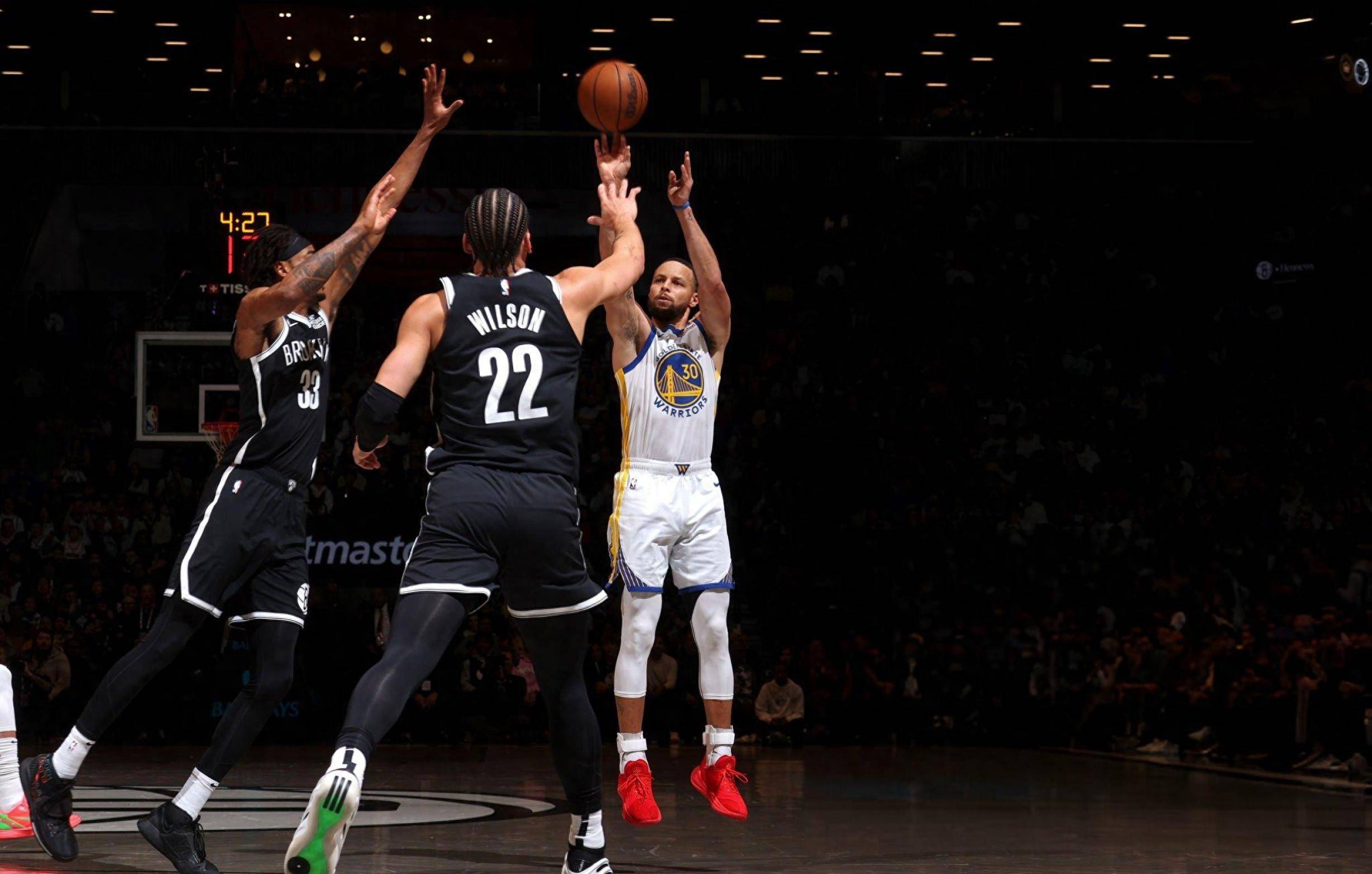 巴特勒官方宣布重要助攻新规，篮网引发争议！比赛高潮迭起的简单介绍