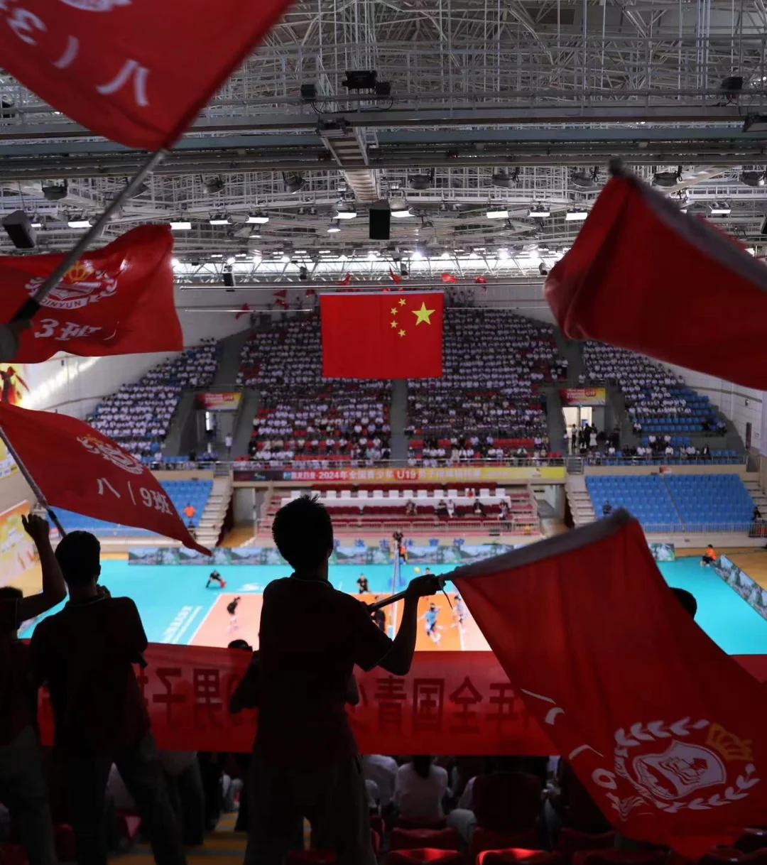 战术调整首场状态出色，RNG观众沸腾！，塔图姆重返赛场全场沸腾不已的简单介绍