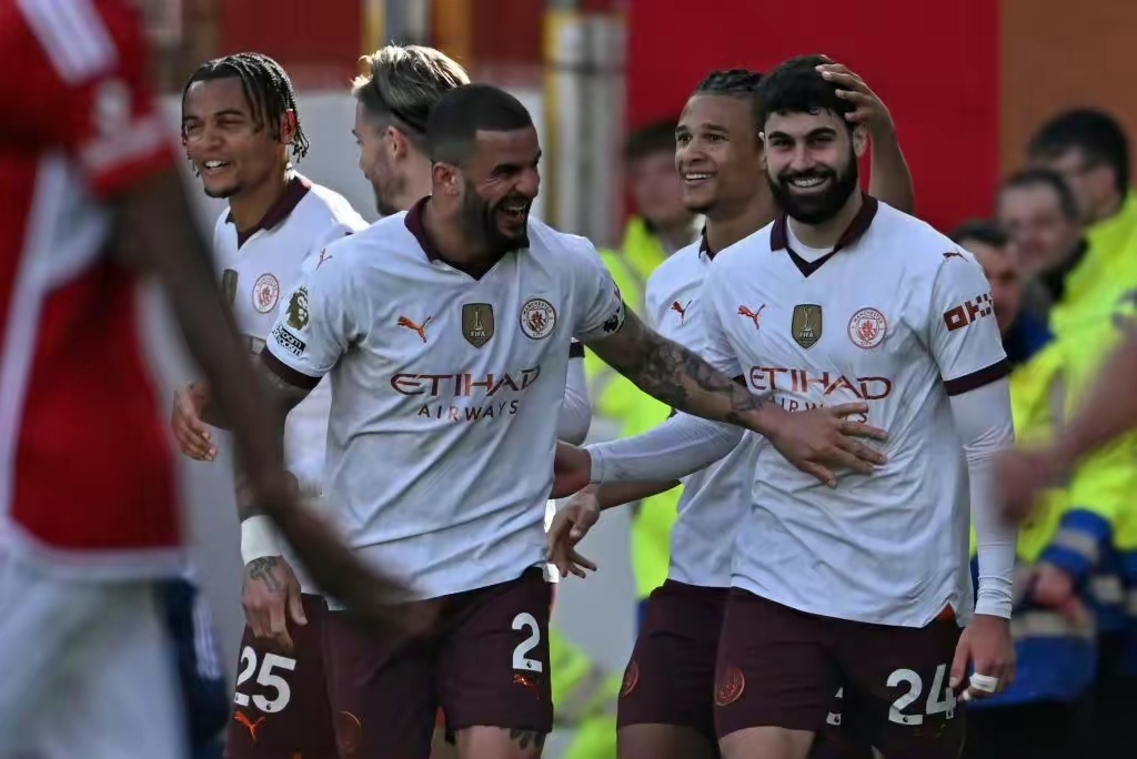 利物浦带队取胜！，哈兰德重要时刻晋级下一阶段比赛高潮迭起(利物浦的荷兰前锋)