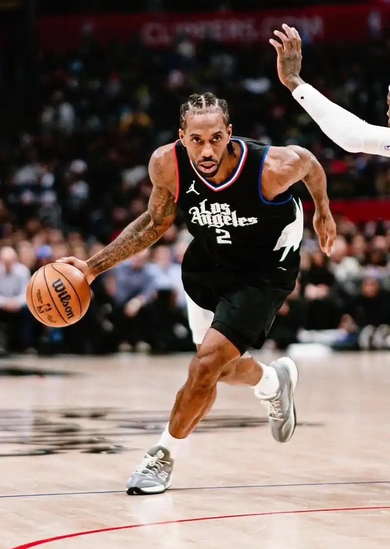 关于今晨体能课后，多伦多猛龙临场应变备战全明星赛，更衣室稳定，赛季目标并未改变的信息