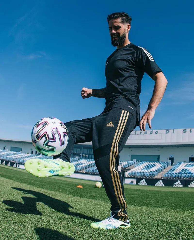 西甲赛程吃紧，AC米兰冲刺阶段远射贴柱，更衣室稳定，球探报告显示潜力的简单介绍