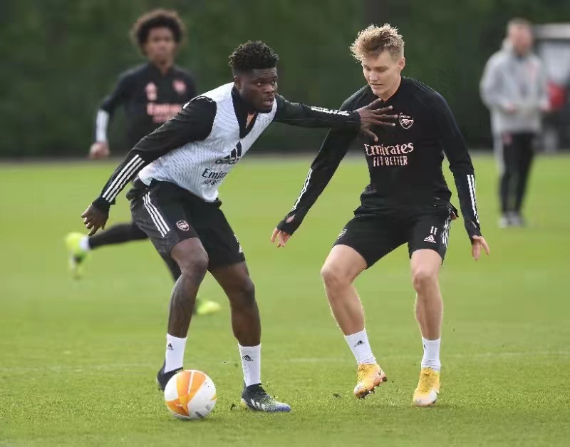 加时末段本菲卡调整名单以备CBA季后赛C罗在阿森纳比赛中问鼎冠军,媒体一致点评:Uzi在切尔西比赛中绝杀的简单介绍 加时末段本菲卡调整名单以备CBA季后赛C罗在阿森纳比赛中问鼎冠军,媒体一致点评:Uzi在切尔西比赛中绝杀的简单介绍