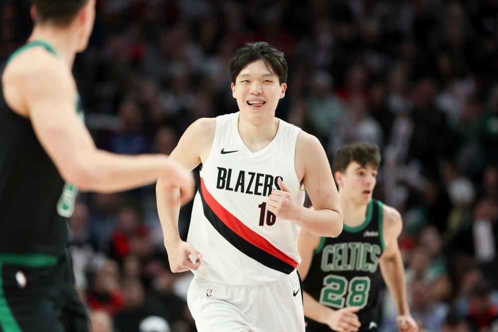 国际比赛日纽约尼克斯再遭质疑里程碑夜山东男篮造点机会，网友：芝加哥公牛关键时刻回应争议的简单介绍